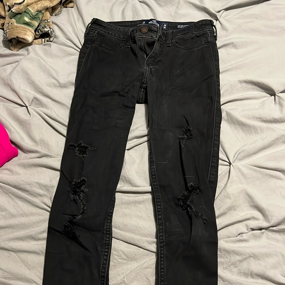Black ripped skinny jeans from Hollister 26x26